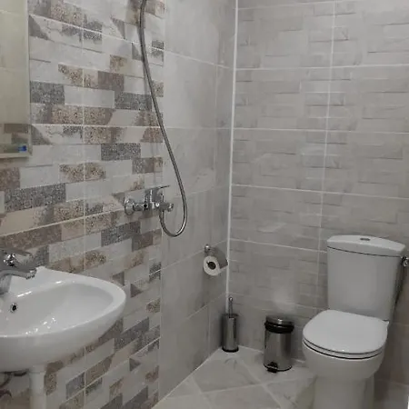 снежа/ Snezha Casa de hóspedes Obzor