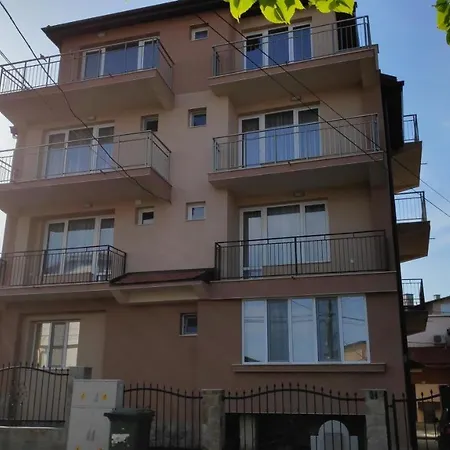 снежа/ Snezha Casa de hóspedes Obzor